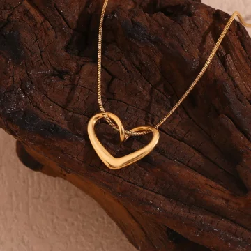 Alicia - Hollow Heart Pendant Necklace