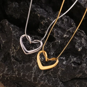 Alicia - Hollow Heart Pendant Necklace