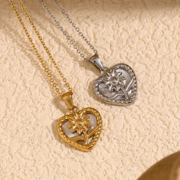 Paula - Heart Flower Pendant Necklace